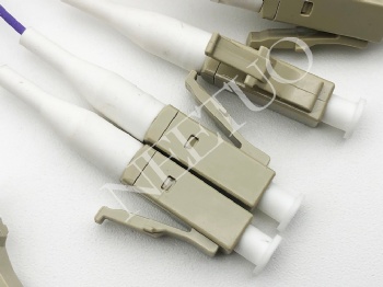 尾纤 12C colored LC/UPC OM2
