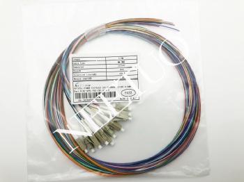 尾纤 12C colored LC/UPC OM2